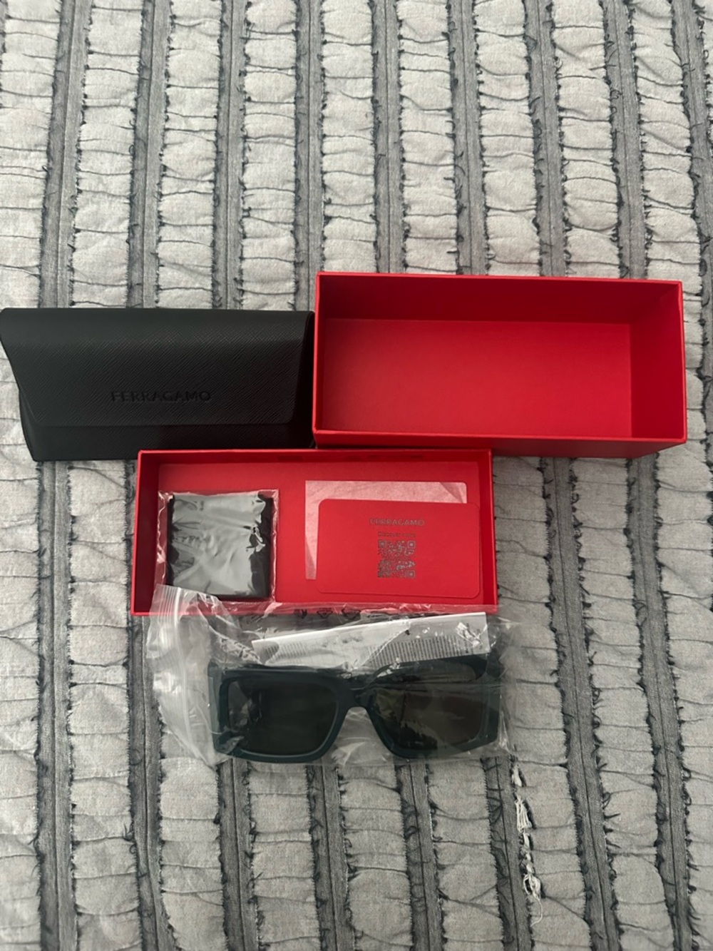 Salvatore Ferragamo SF2032S Green Square Frame Sunglasses w/Case & Box BNIB